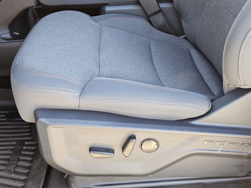 Used 2025 Ford Expedition Active image 31