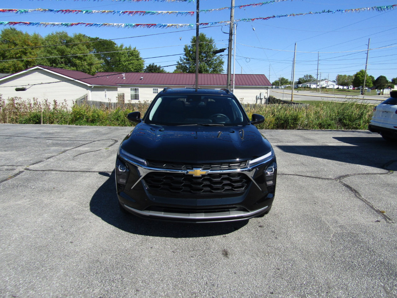 Used 2024 Chevrolet Trax LT w/ Sunroof Package image 2