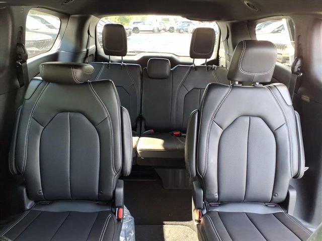 New 2026 Chrysler Pacifica Select image 10