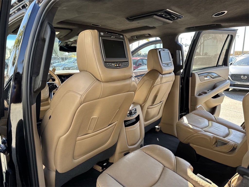 Used 2019 Cadillac Escalade Platinum w/ Escalade Sport Edition image 35