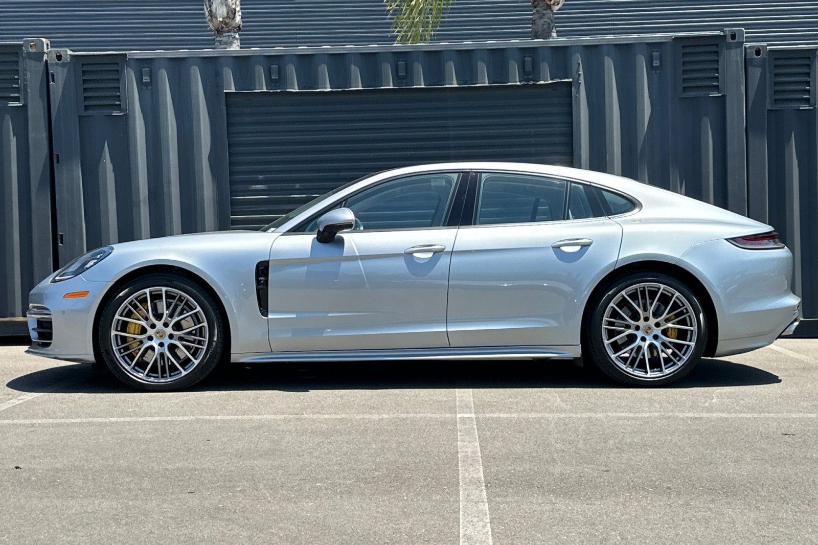 Certified 2021 Porsche Panamera image 2