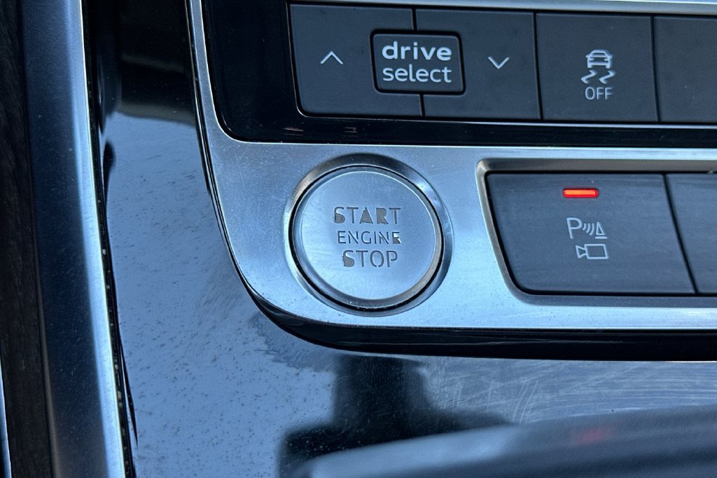 Used 2019 Audi Q8 Premium Plus w/ Premium Plus AWD/4WD image 26