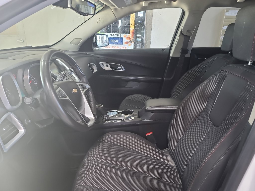 Used 2017 Chevrolet Equinox LT w/ Convenience Package AWD/4WD image 8