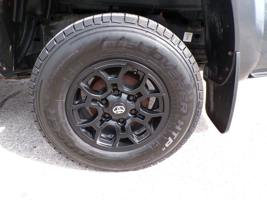 Used 2021 Toyota Tacoma TRD Sport w/ TRD Premium Sport Package AWD/4WD image 8