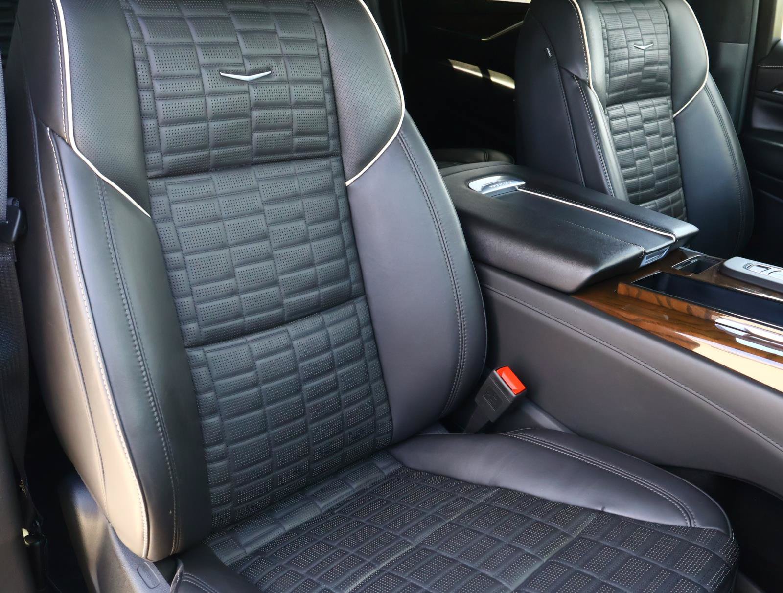 Certified 2024 Cadillac Escalade ESV Premium Luxury Platinum AWD/4WD image 23