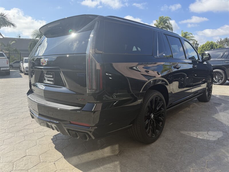 Used 2026 Cadillac Escalade ESV V AWD/4WD image 6