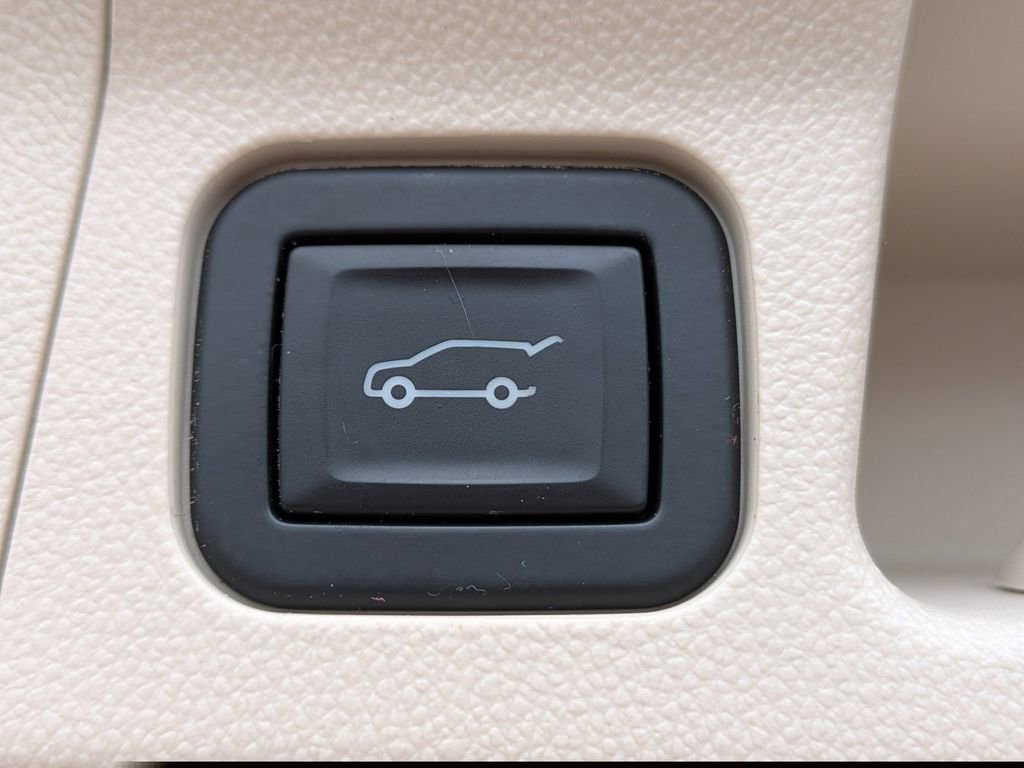 Used 2021 GMC Acadia Denali w/ Denali Technology Package image 14