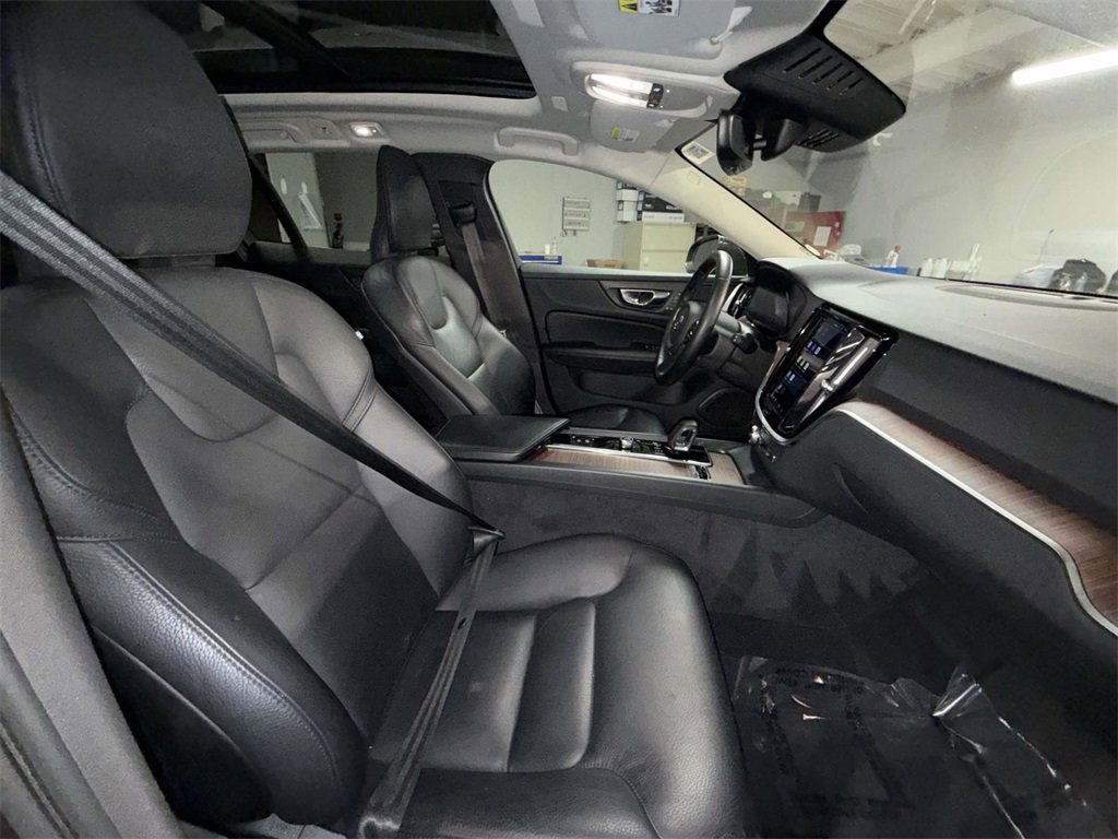 Used 2023 Volvo V60 B5 Cross Country Plus w/ Climate Package image 14