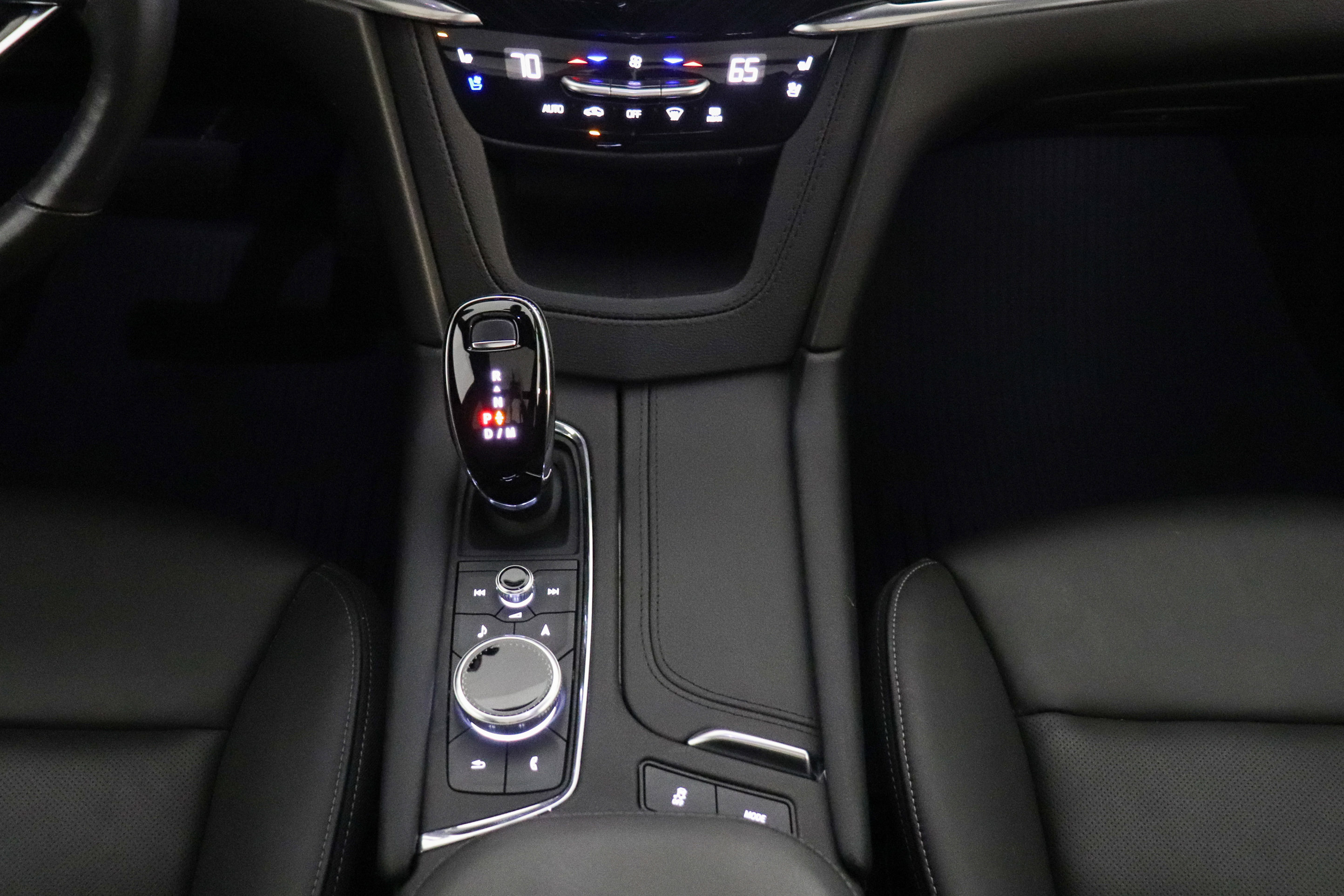 Used 2024 Cadillac XT6 Premium Luxury w/ Technology Package AWD/4WD image 31