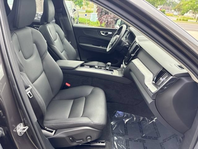 Used 2025 Volvo XC60 B5 Plus w/ Climate Package AWD/4WD image 16