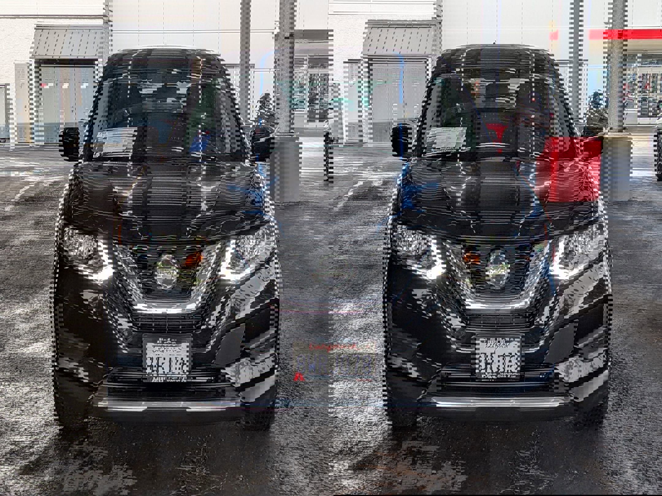 Used 2018 Nissan Rogue S image 2