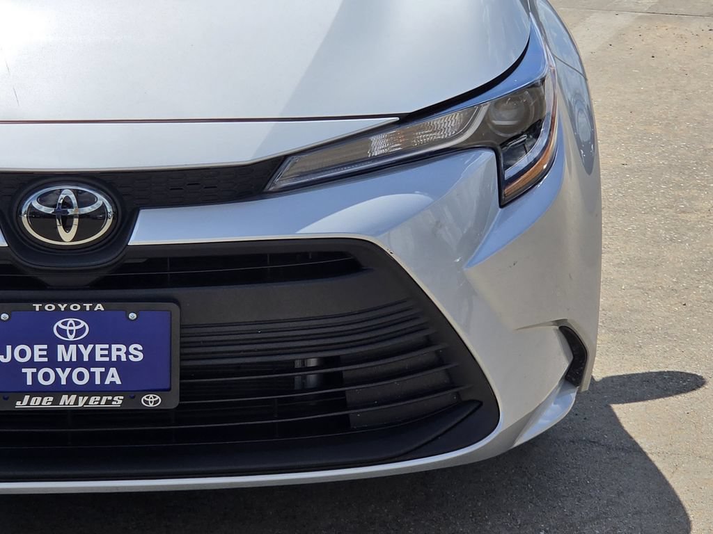 Used 2026 Toyota Corolla LE FWD image 4
