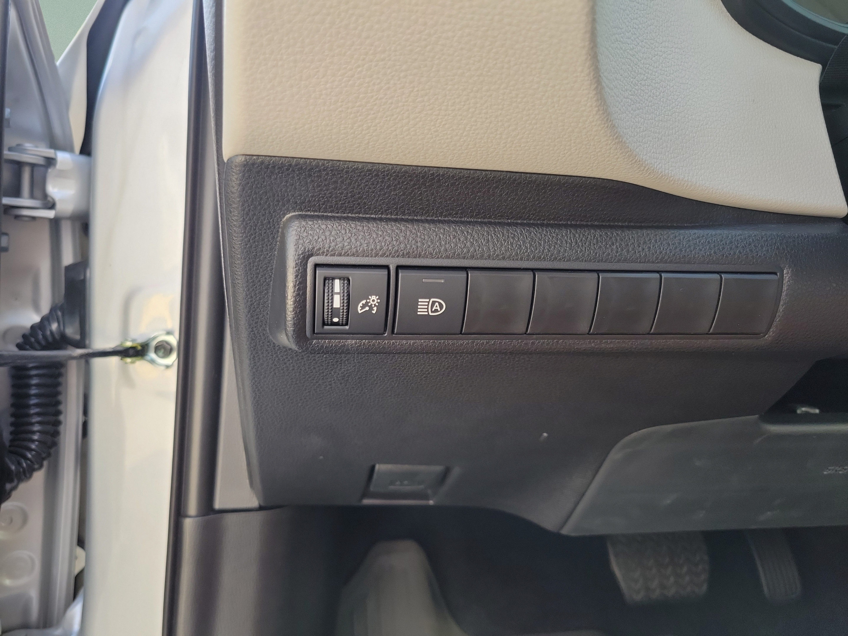 Used 2026 Toyota Corolla LE FWD image 11