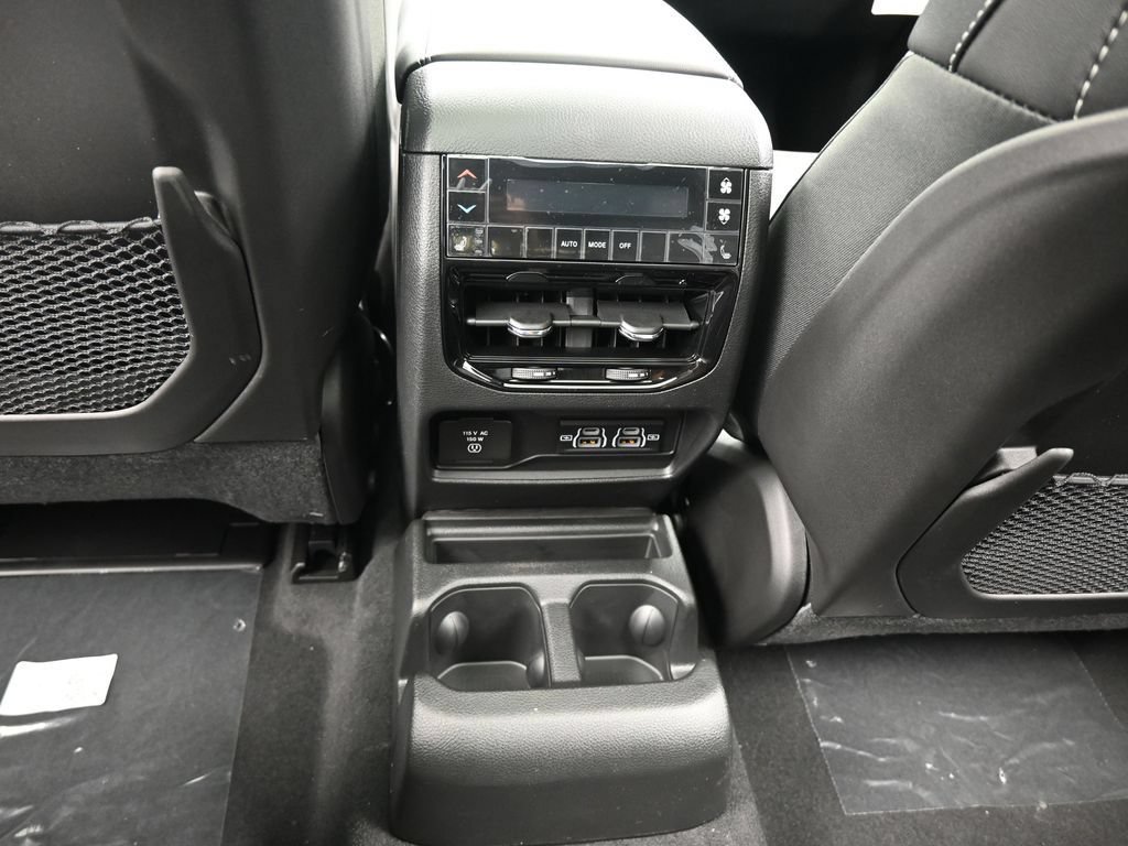 Used 2025 Jeep Grand Cherokee L Limited RWD image 30