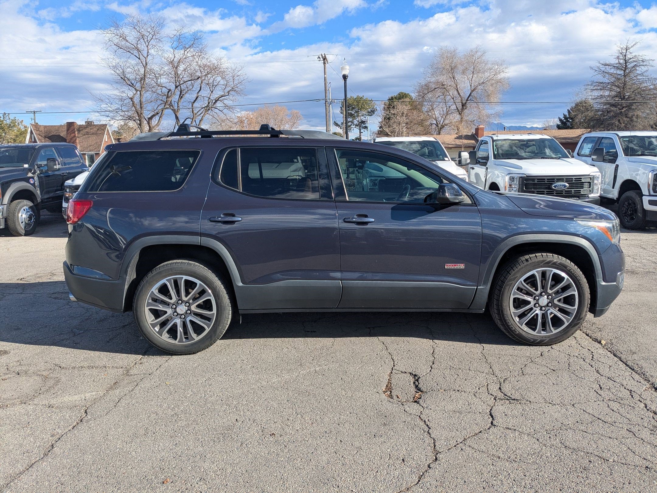 Used 2019 GMC Acadia SLT image 2