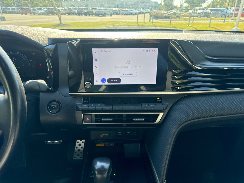 Used 2025 Toyota Camry SE FWD image 18