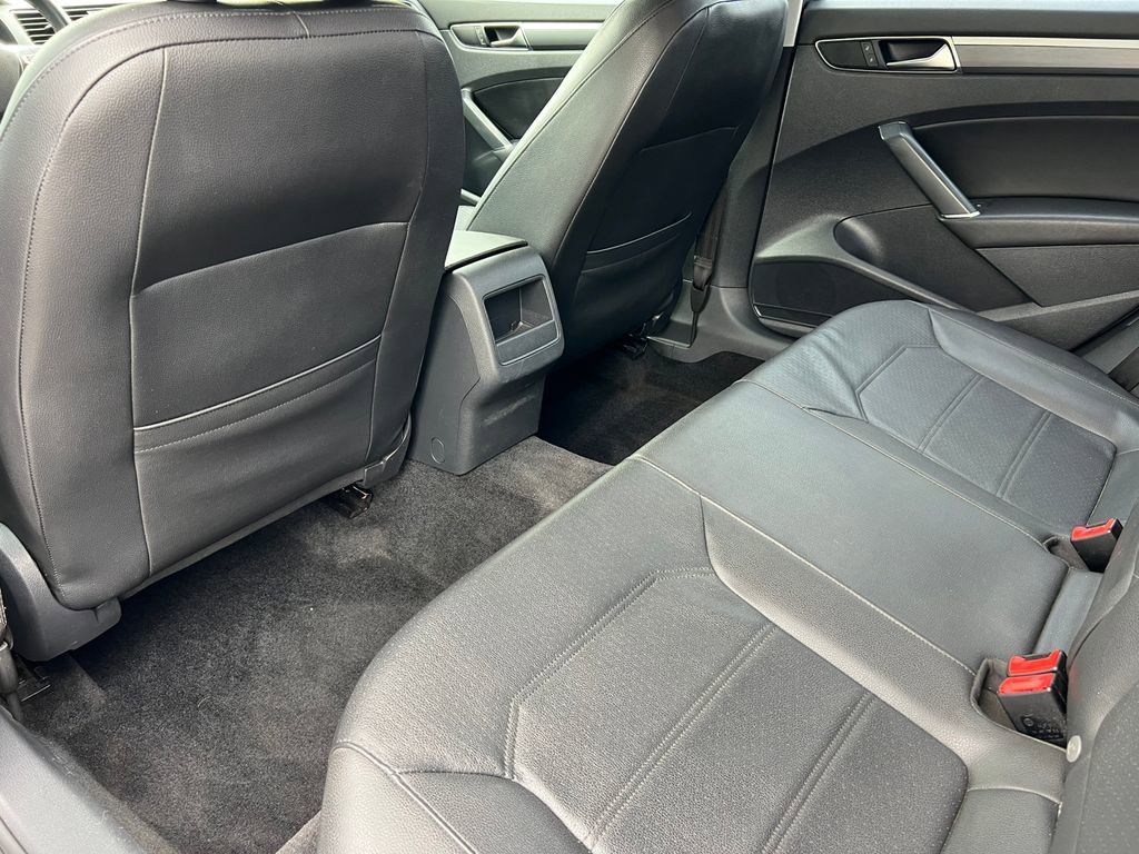Used 2017 Volkswagen Passat 1.8T R-Line FWD image 30