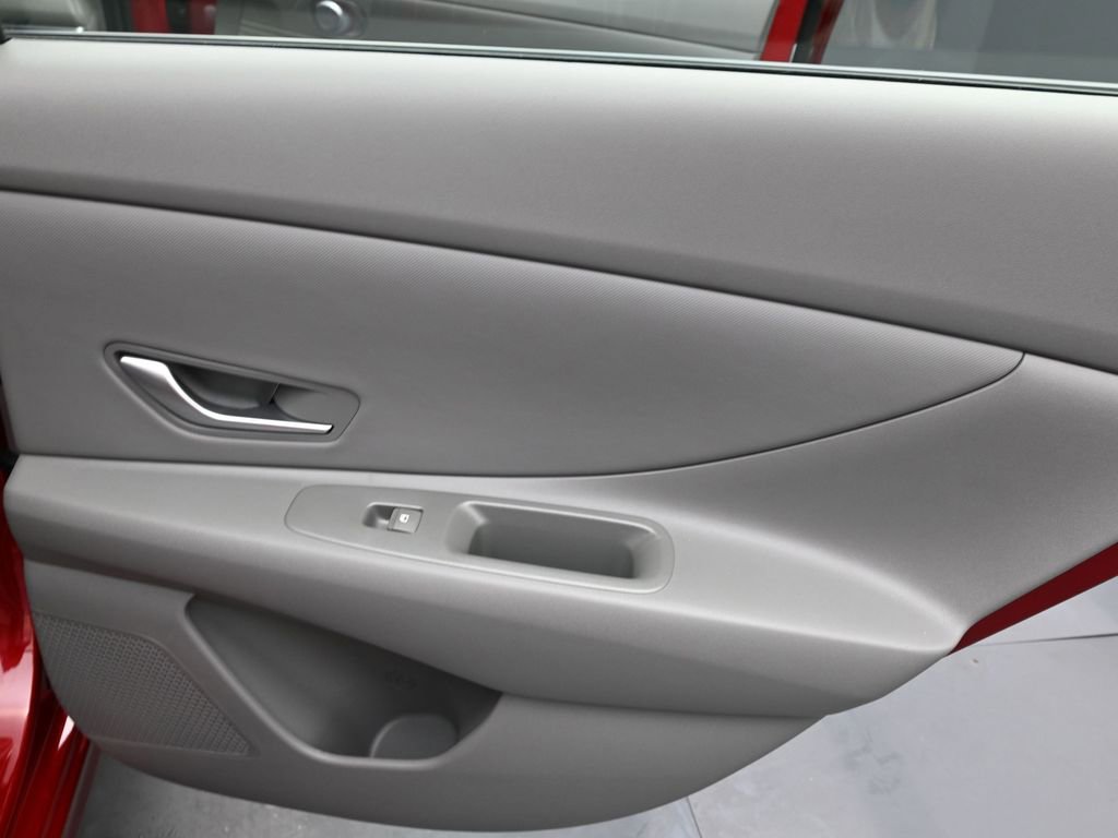 Certified 2025 Hyundai Elantra Sport image 11