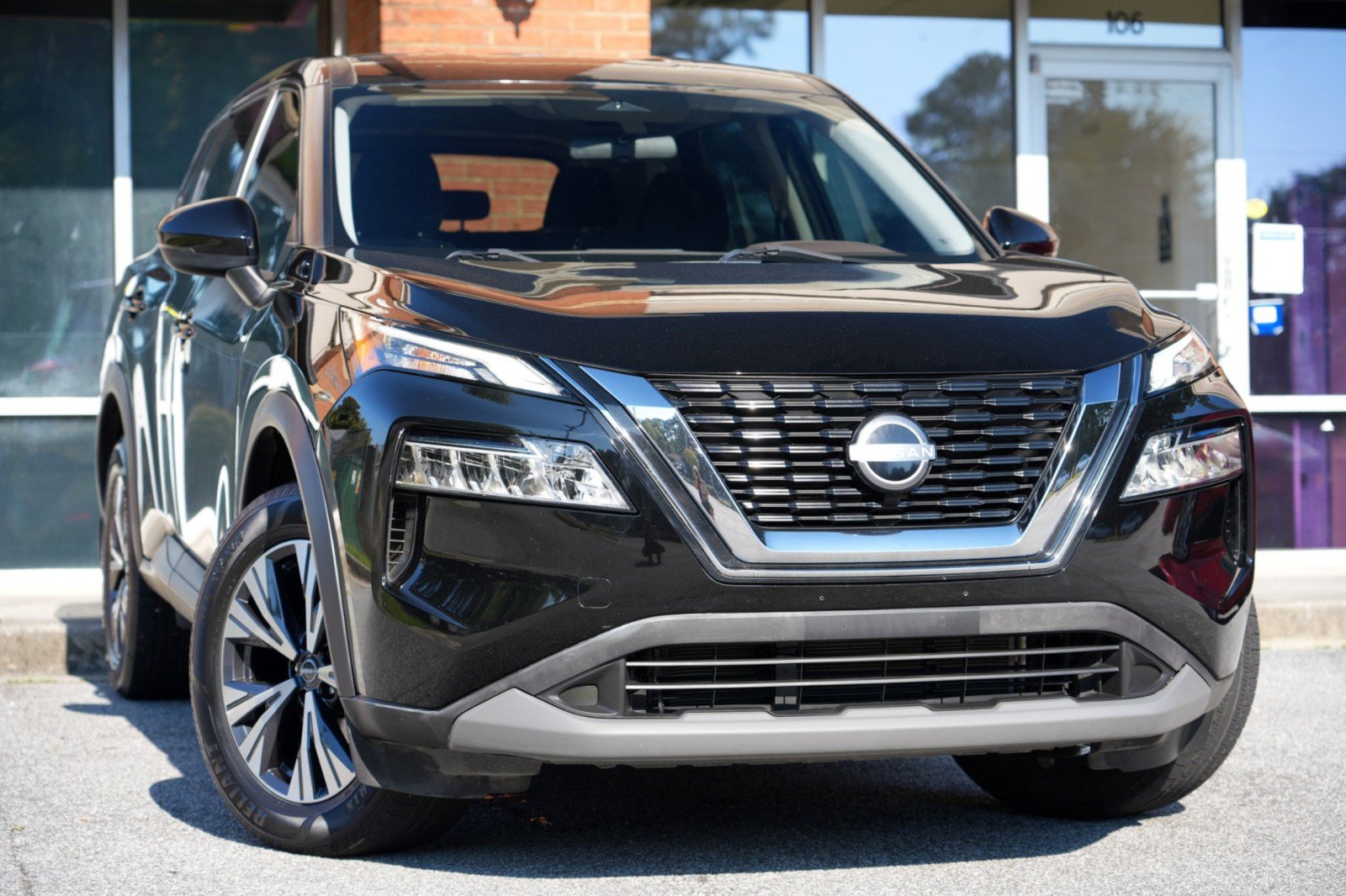 Used 2022 Nissan Rogue SV AWD/4WD image 2