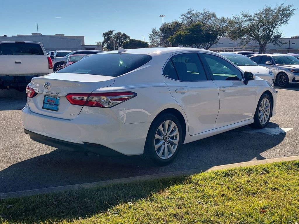Used 2019 Toyota Camry LE image 11