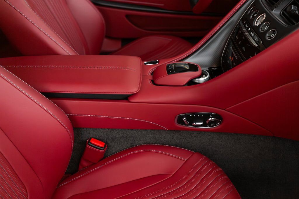 Used 2023 Aston Martin DB11 V12 image 32