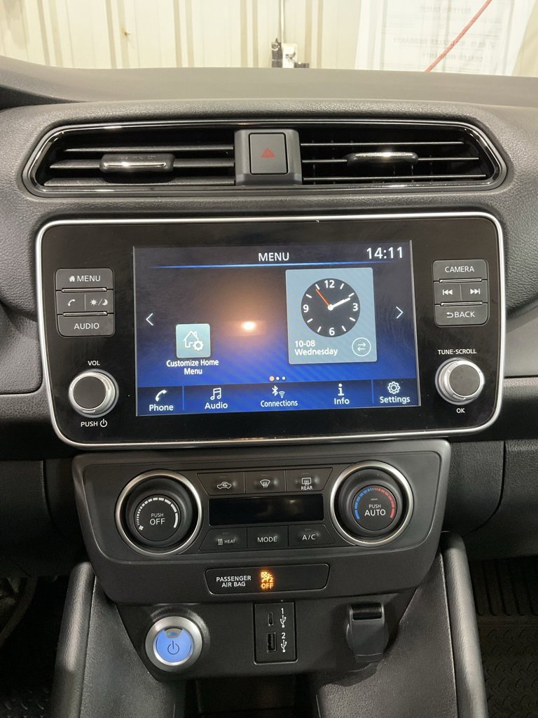 Used 2025 Nissan Leaf S image 17