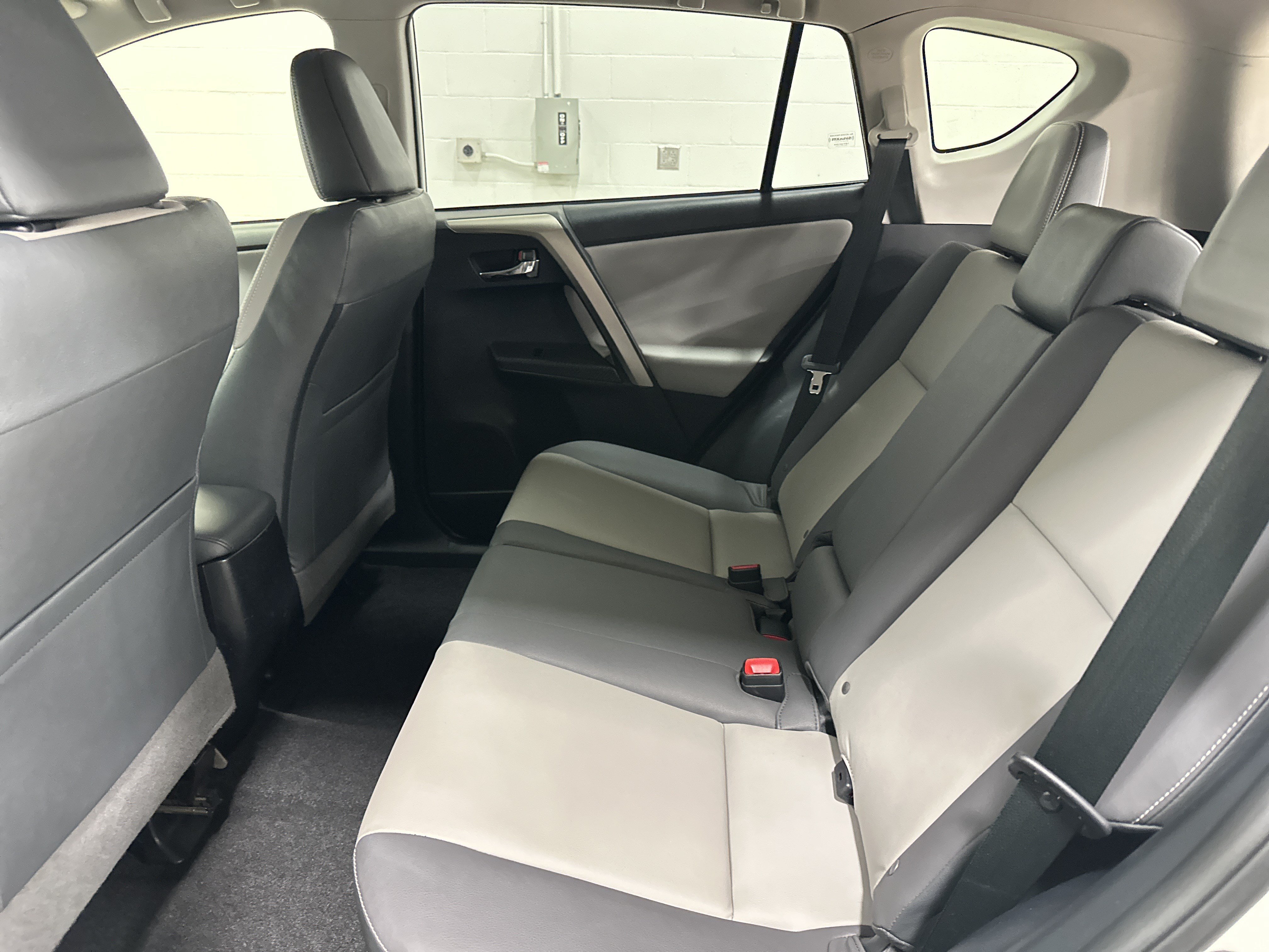 Used 2015 Toyota RAV4 Limited AWD/4WD image 33