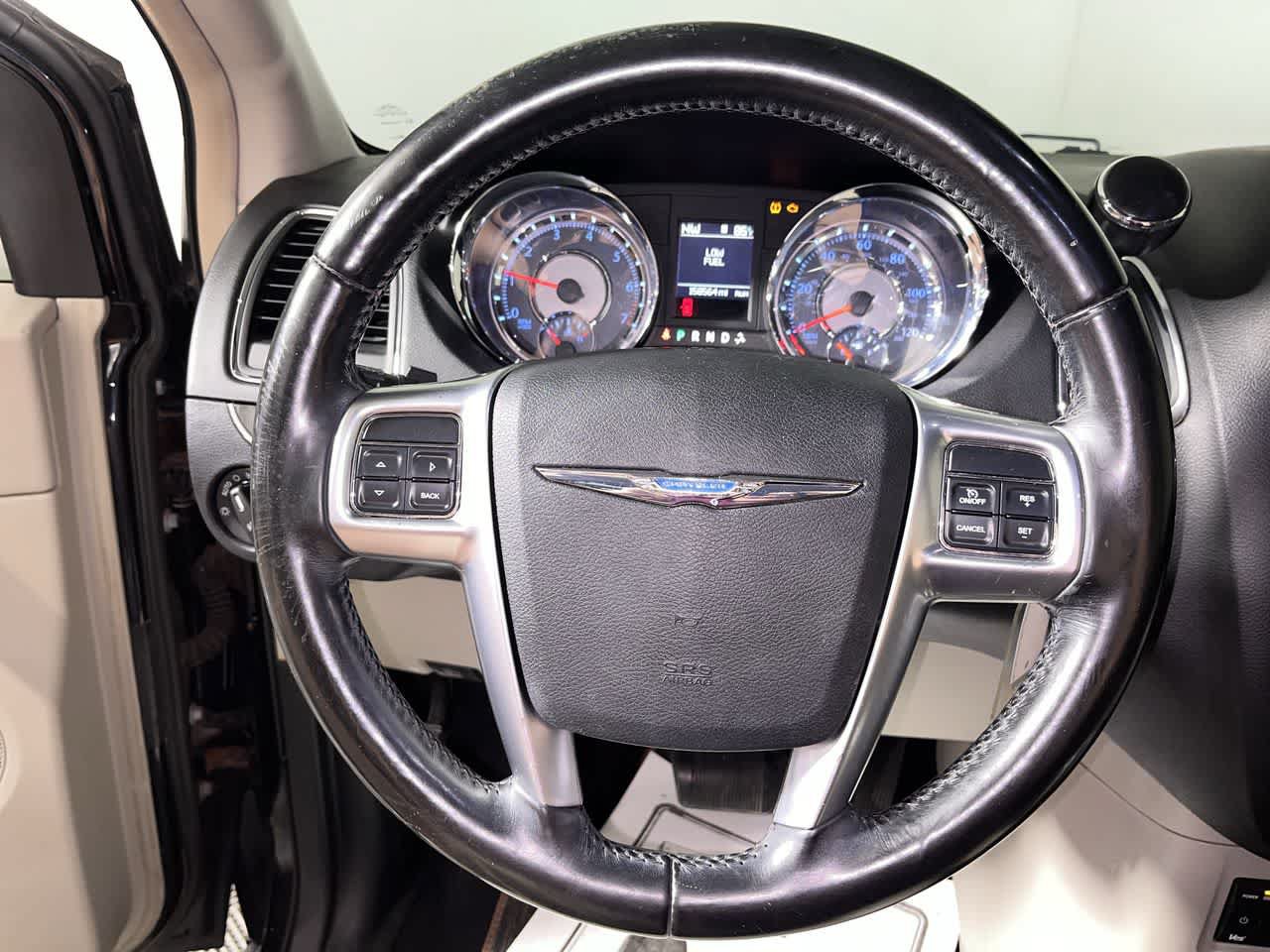 Used 2011 Chrysler Town & Country Touring-L w/ Entertainment Group #2 FWD image 16