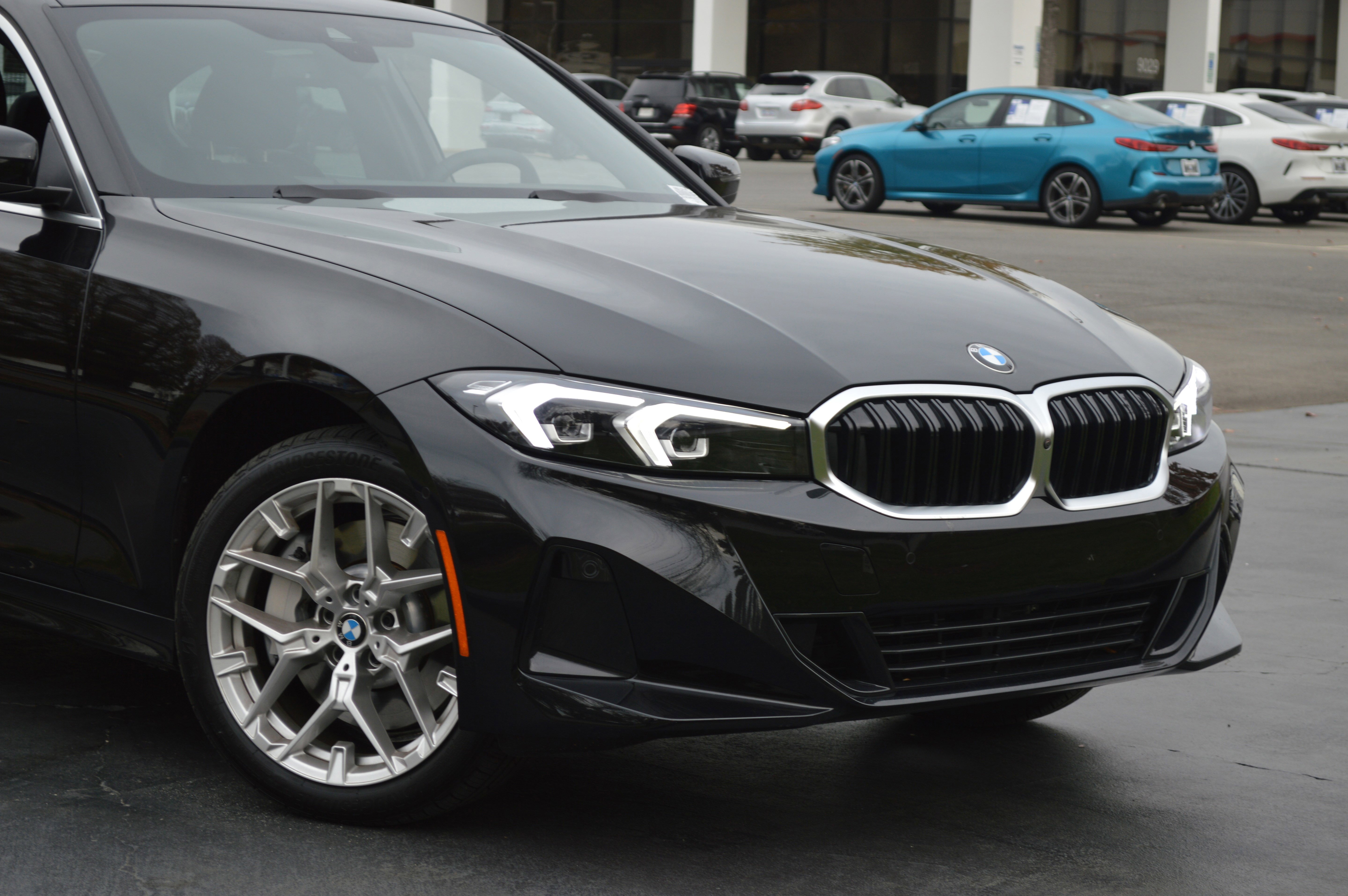 Used 2025 BMW 330i xDrive Sedan w/ Convenience Package AWD/4WD image 2