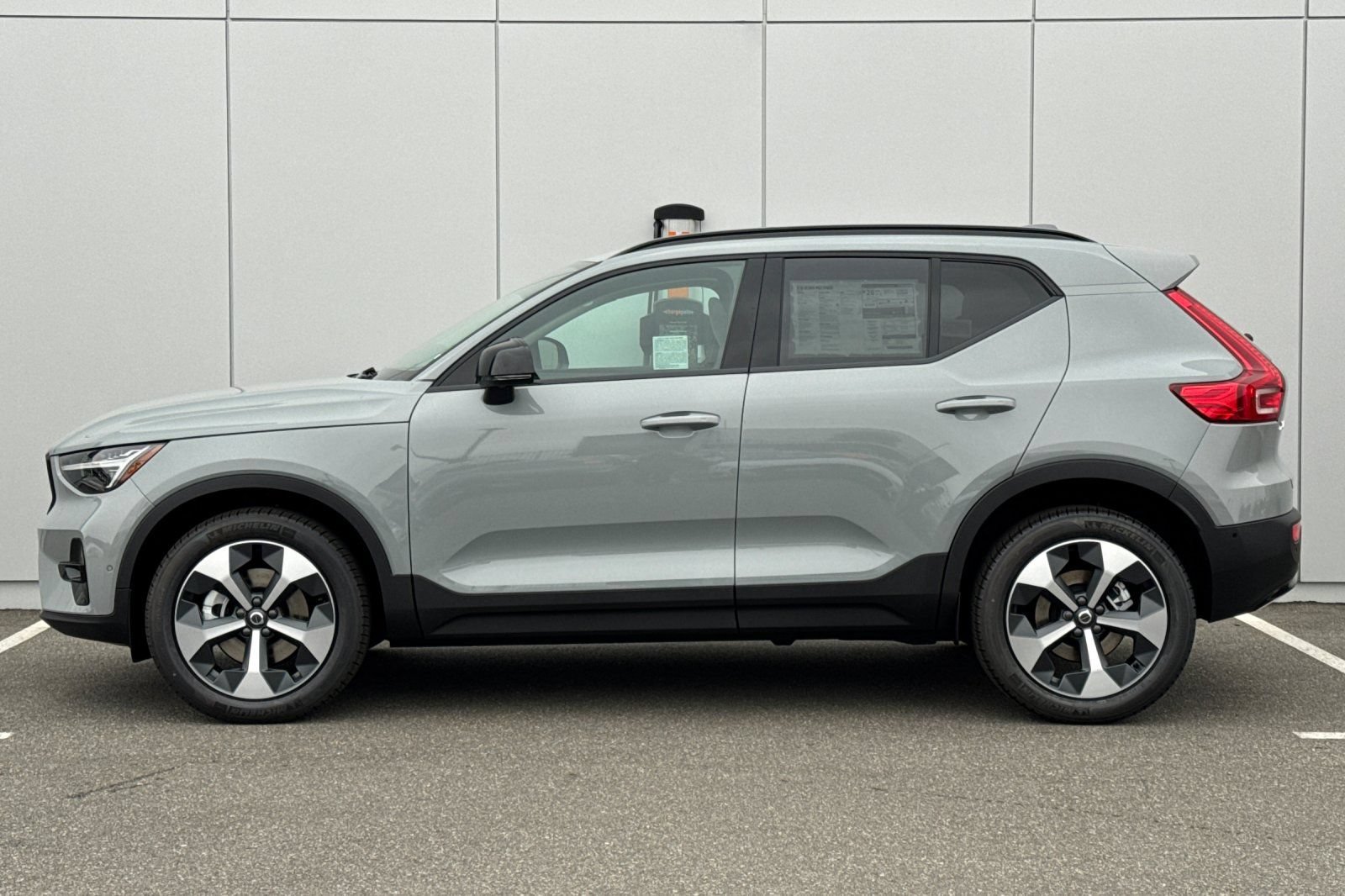 New 2026 Volvo XC40 B5 Plus w/ Protection Package Premier AWD/4WD image 2