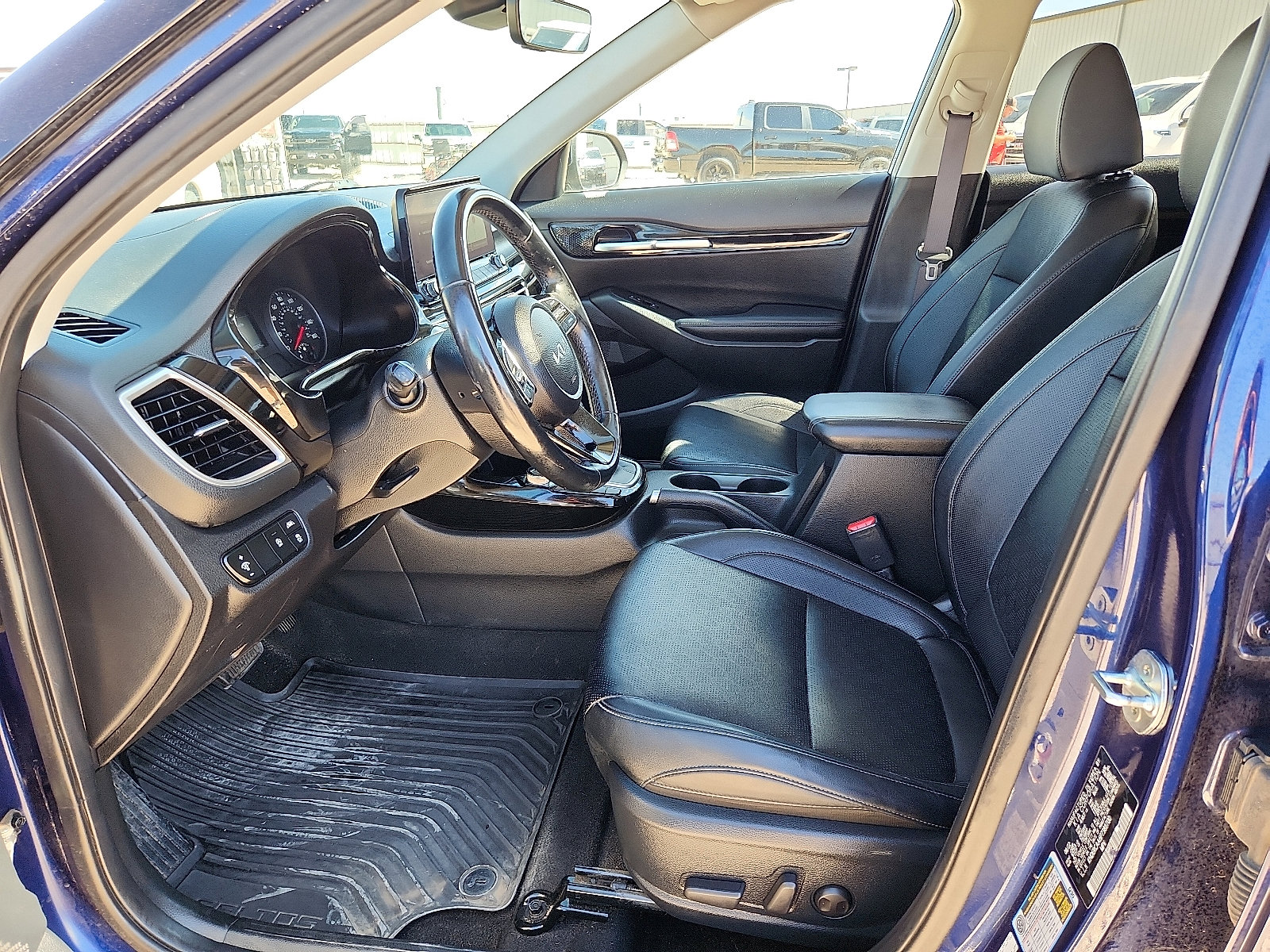 Used 2023 Kia Seltos EX image 11