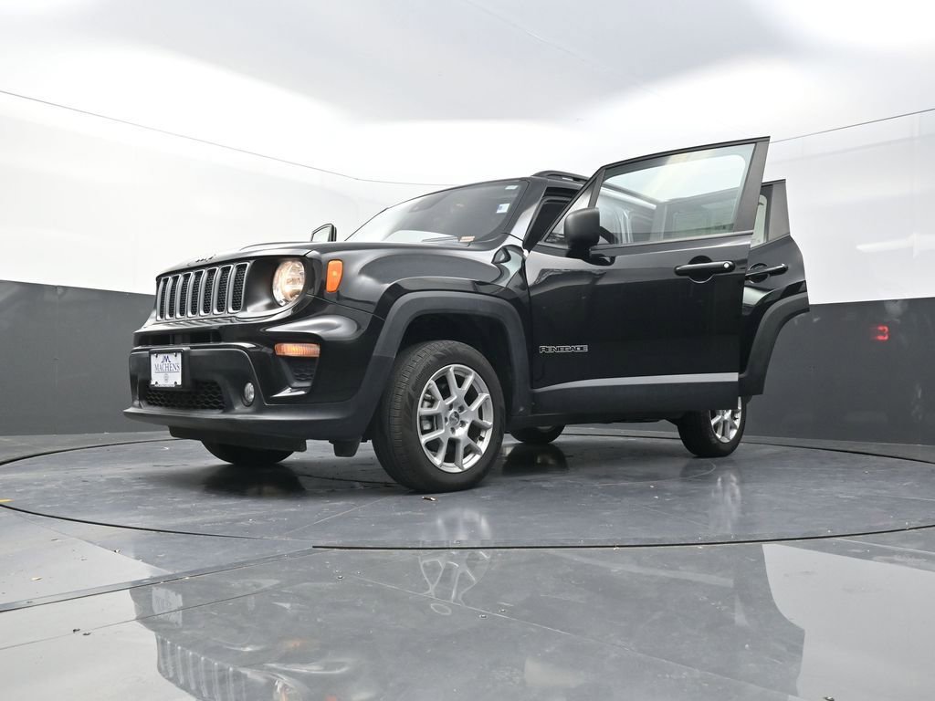 Used 2023 Jeep Renegade Latitude w/ Premium Group image 30