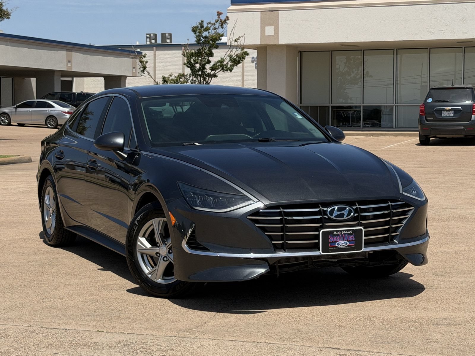 Used 2022 Hyundai Sonata SE FWD image 2