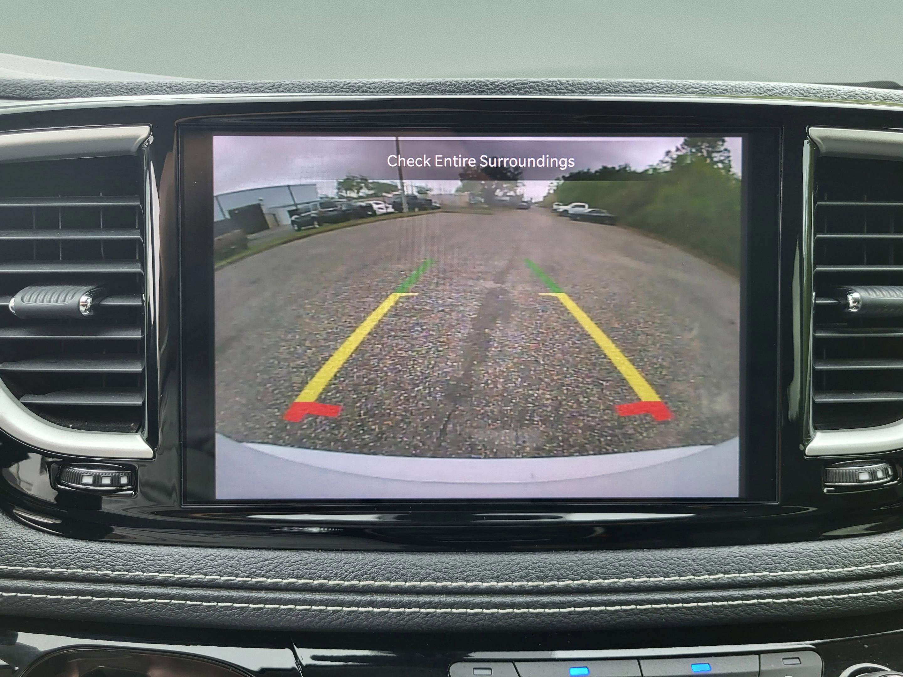 Used 2023 Chrysler Pacifica Touring-L AWD/4WD image 46