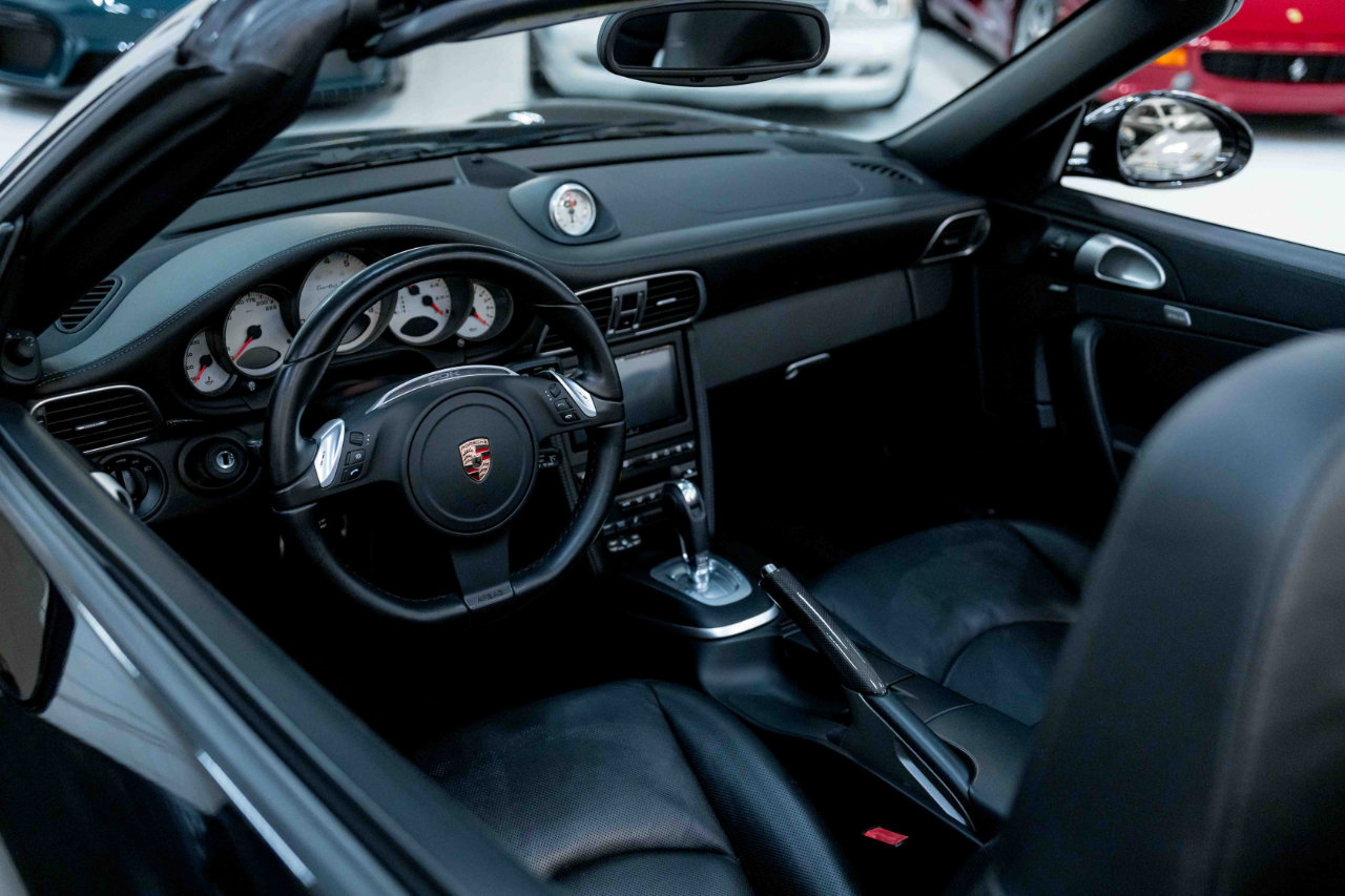 Used 2011 Porsche 911 Turbo S image 2