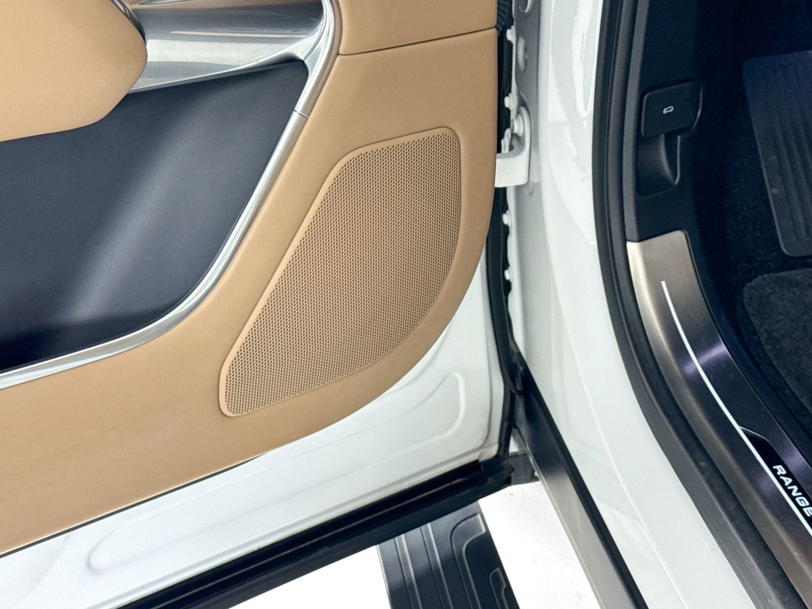 Used 2023 Land Rover Range Rover SE image 20