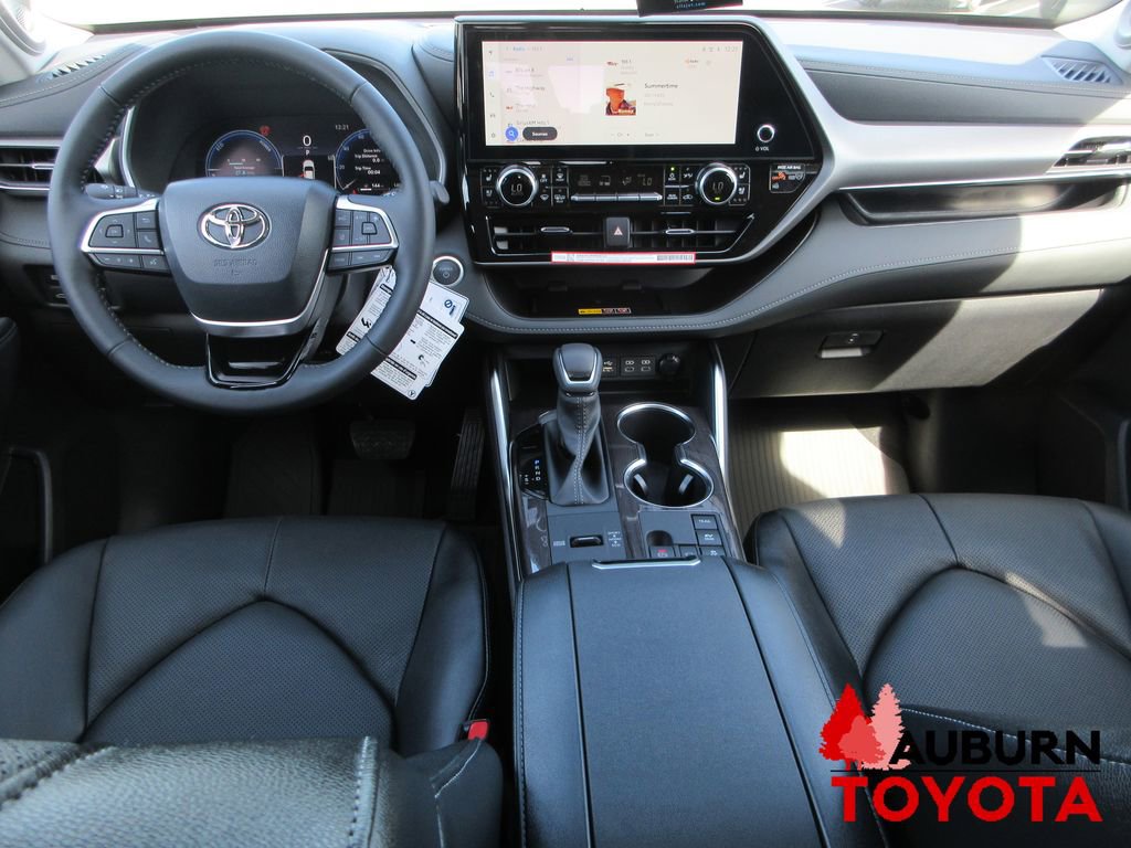 New 2026 Toyota Highlander Limited image 9