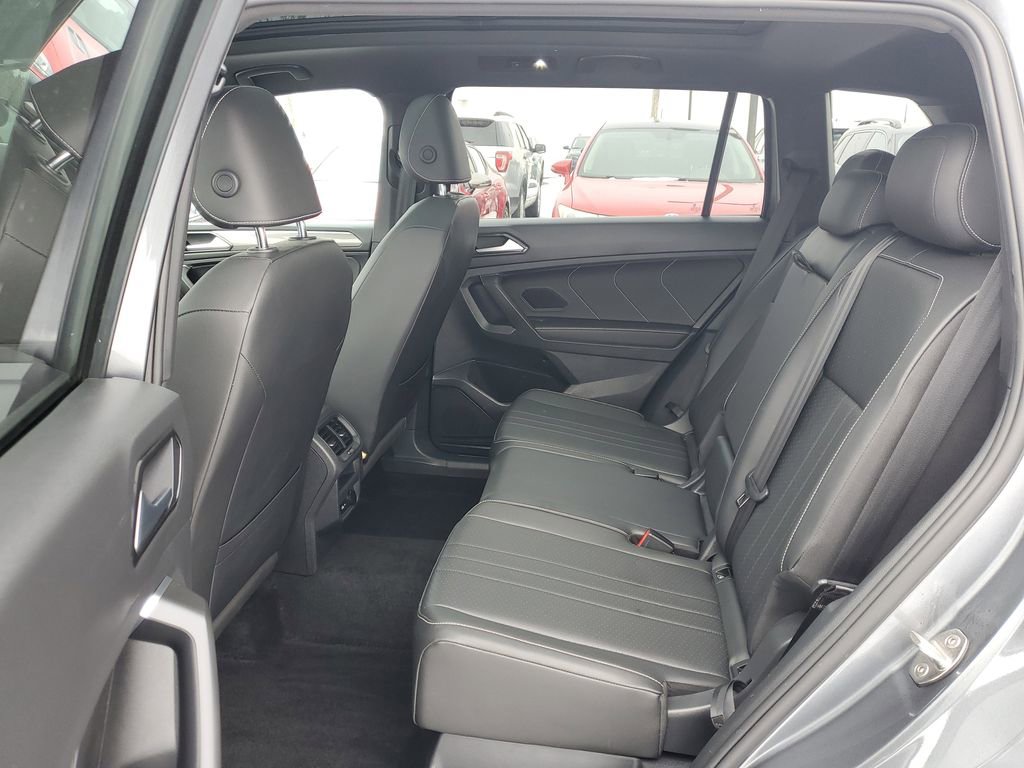 Used 2022 Volkswagen Tiguan SE R-Line image 15