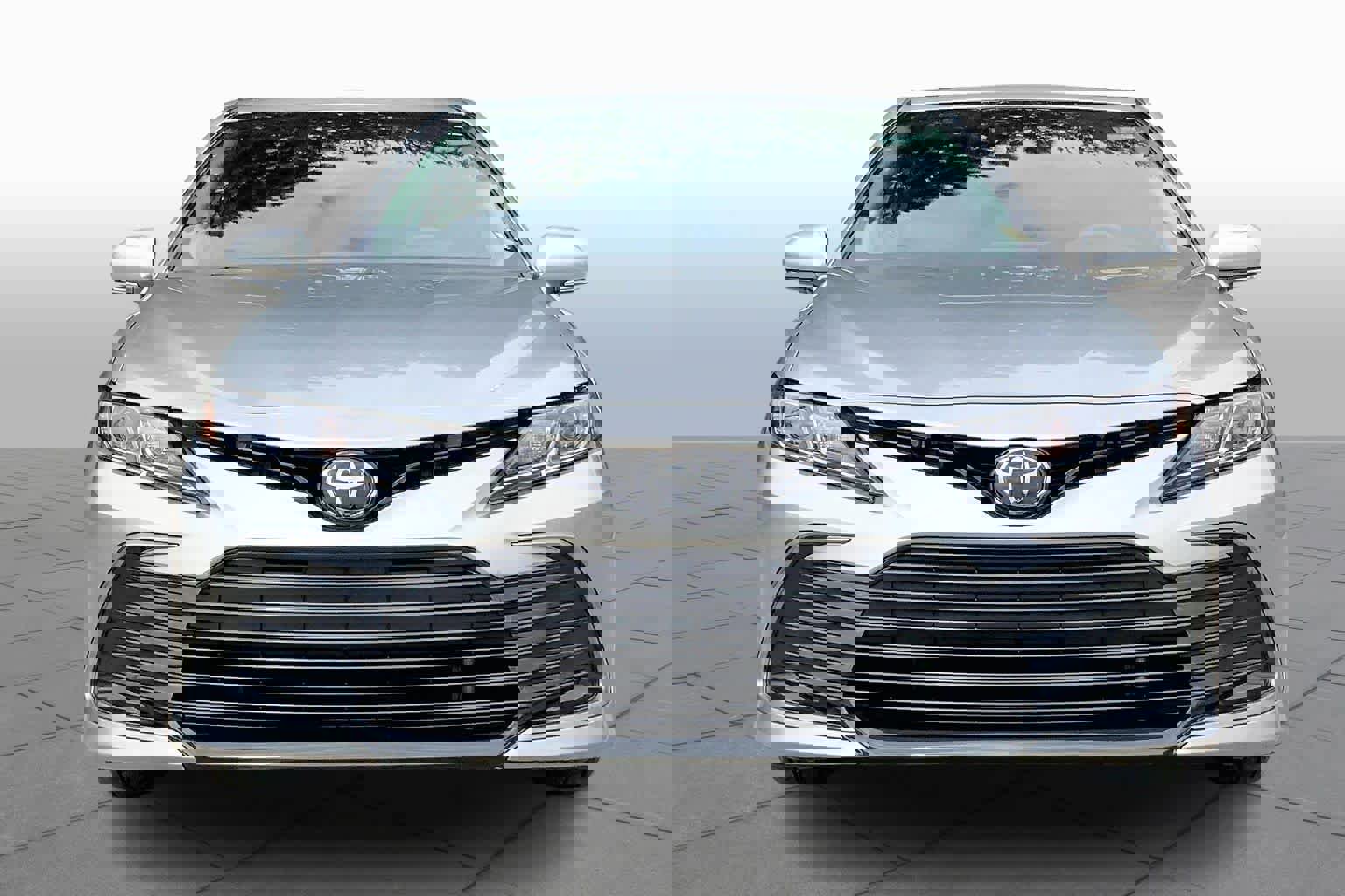 Used 2024 Toyota Camry LE w/ Convenience Package image 4