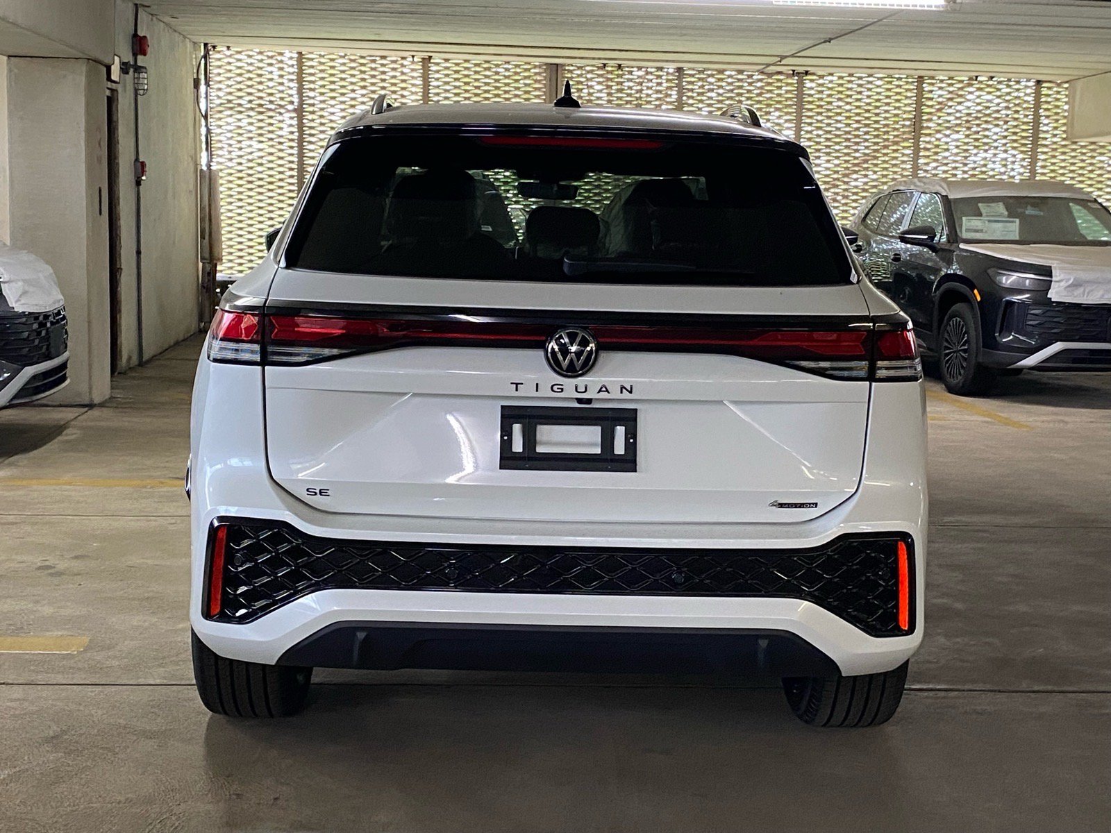 New 2026 Volkswagen Tiguan SE R-Line AWD/4WD image 4