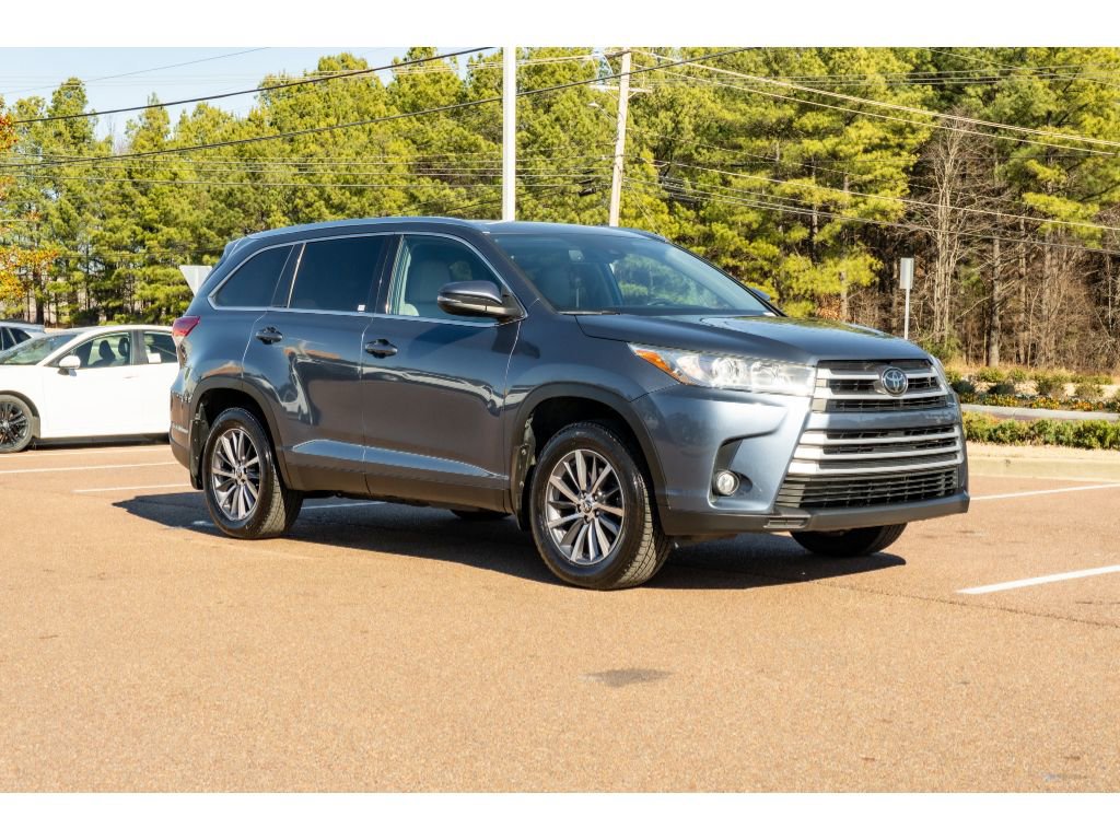 Used 2019 Toyota Highlander XLE image 3