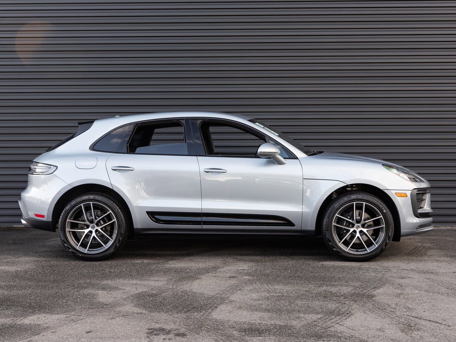 Certified 2026 Porsche Macan image 8