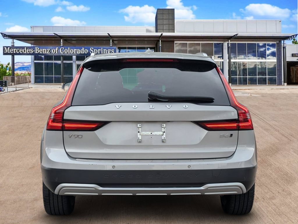 Used 2023 Volvo V90 B6 Cross Country Ultimate AWD/4WD image 6