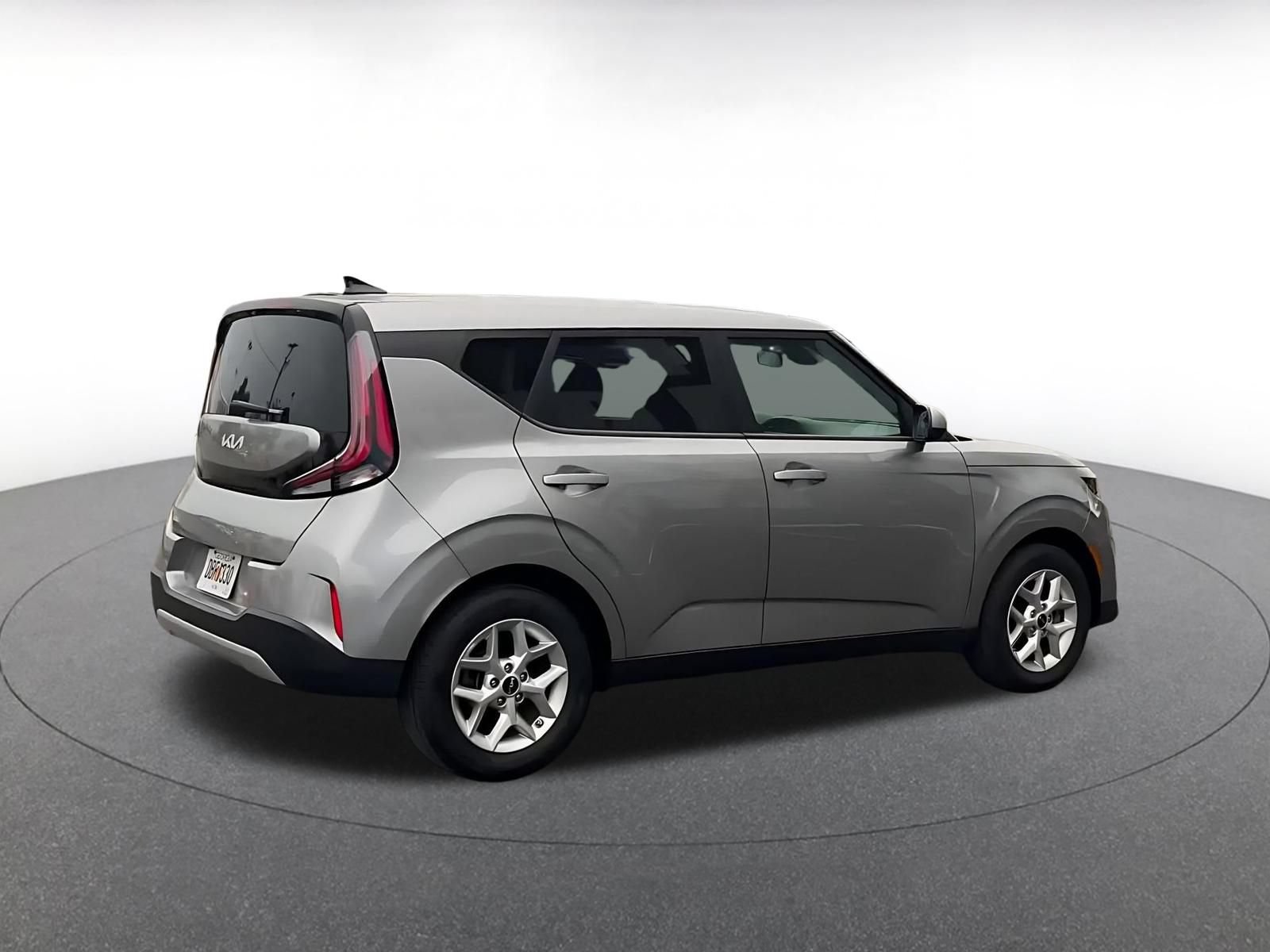 Used 2025 Kia Soul LX w/ LX Technology Package FWD image 11