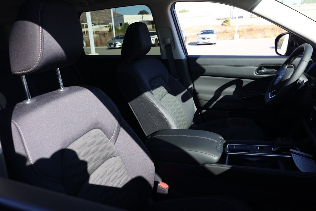 New 2025 Nissan Pathfinder SV w/ Cargo Package image 21