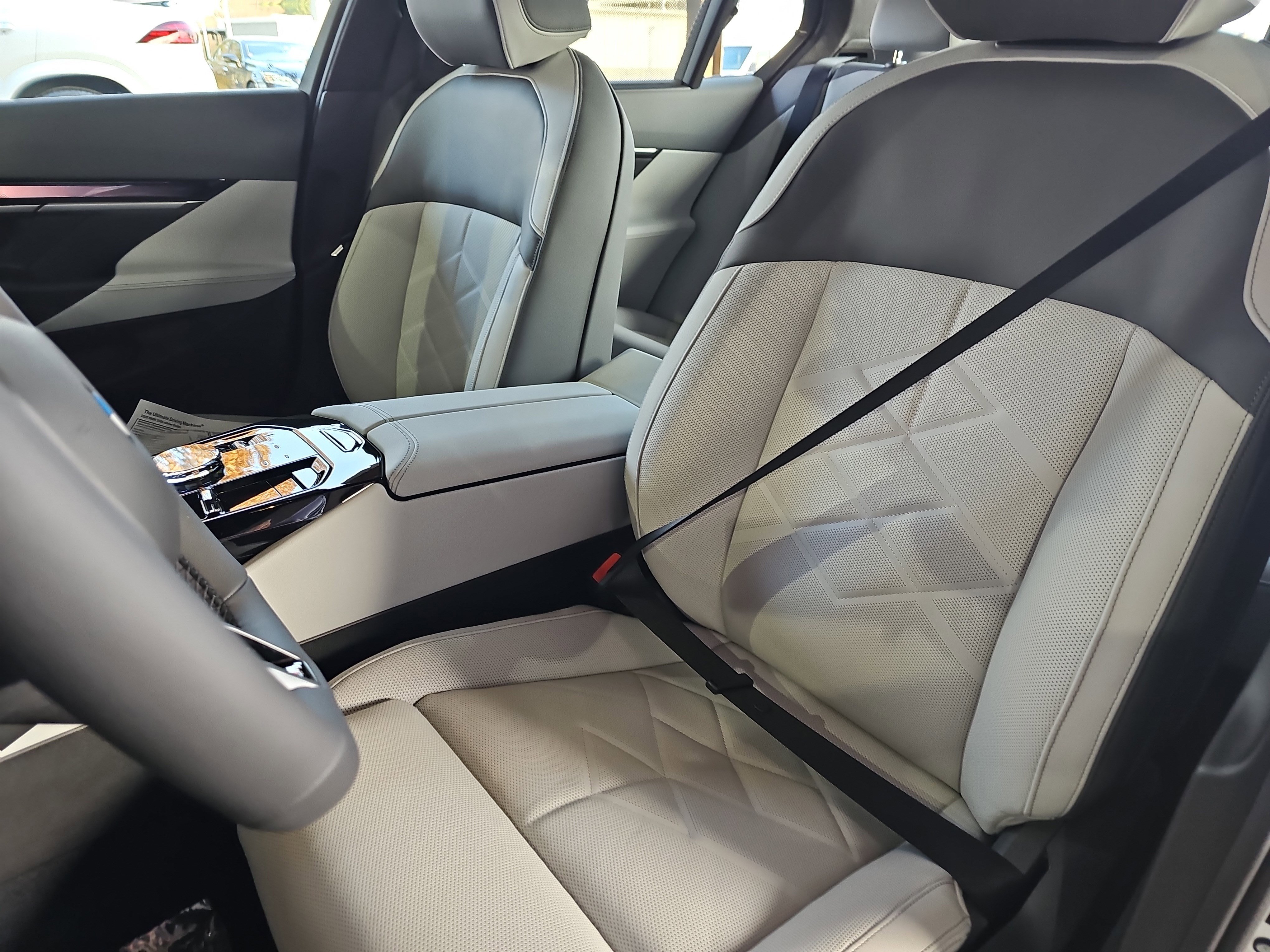 New 2026 BMW 550e xDrive w/ Executive Package image 16