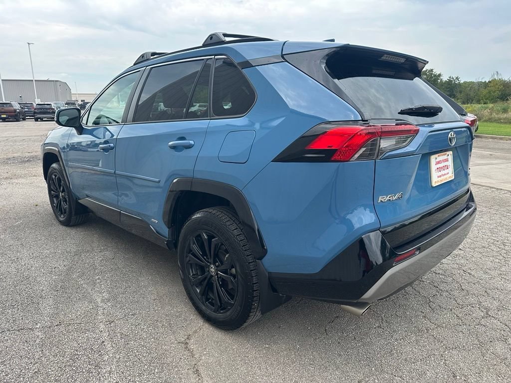 Used 2022 Toyota RAV4 SE AWD/4WD image 7