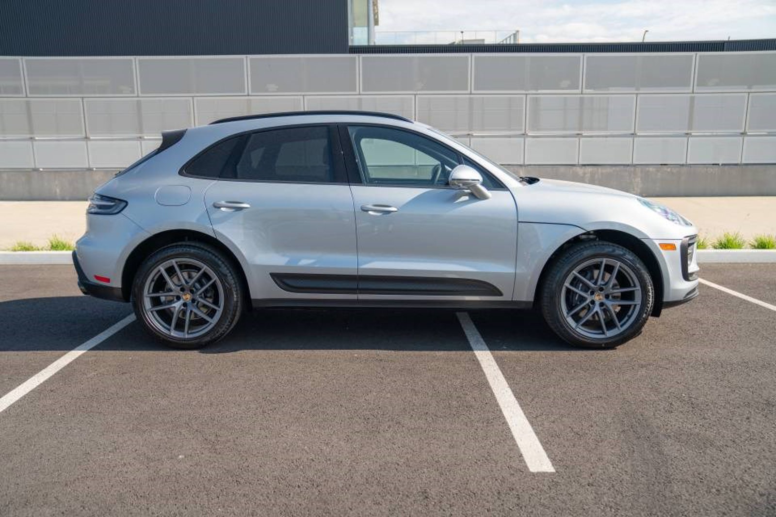 New 2026 Porsche Macan AWD/4WD image 8