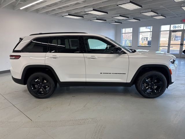 New 2026 Jeep Grand Cherokee Limited w/ Limited Altitude Package AWD/4WD image 9