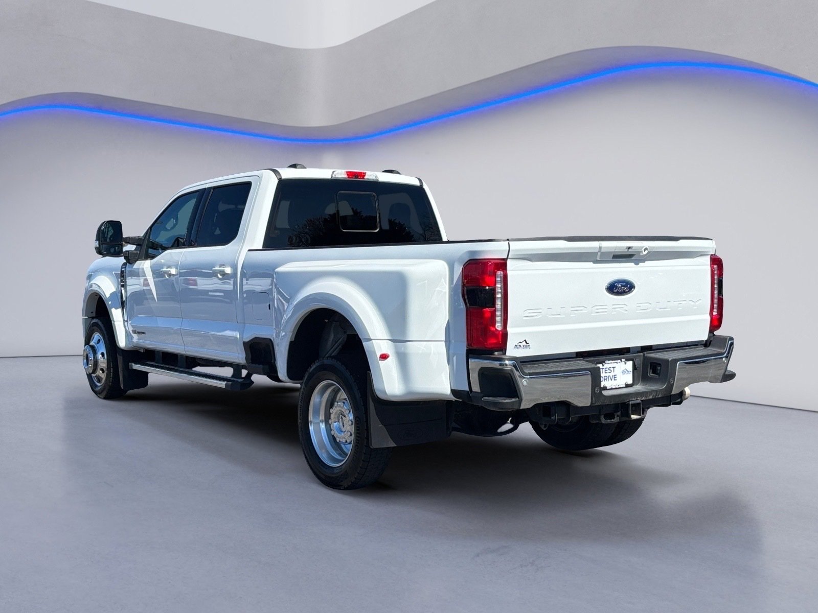 Used 2024 Ford F450 Lariat w/ Camper Package image 3